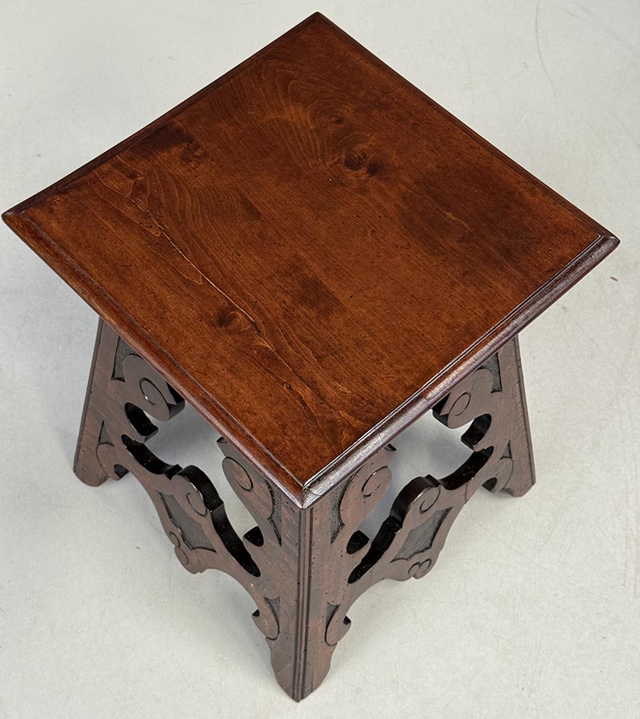 Stolička Historismus-detail