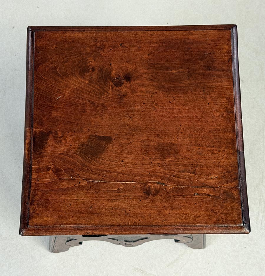 Stolička Historismus-detail2