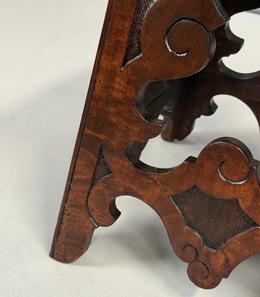 Stolička Historismus-detail5