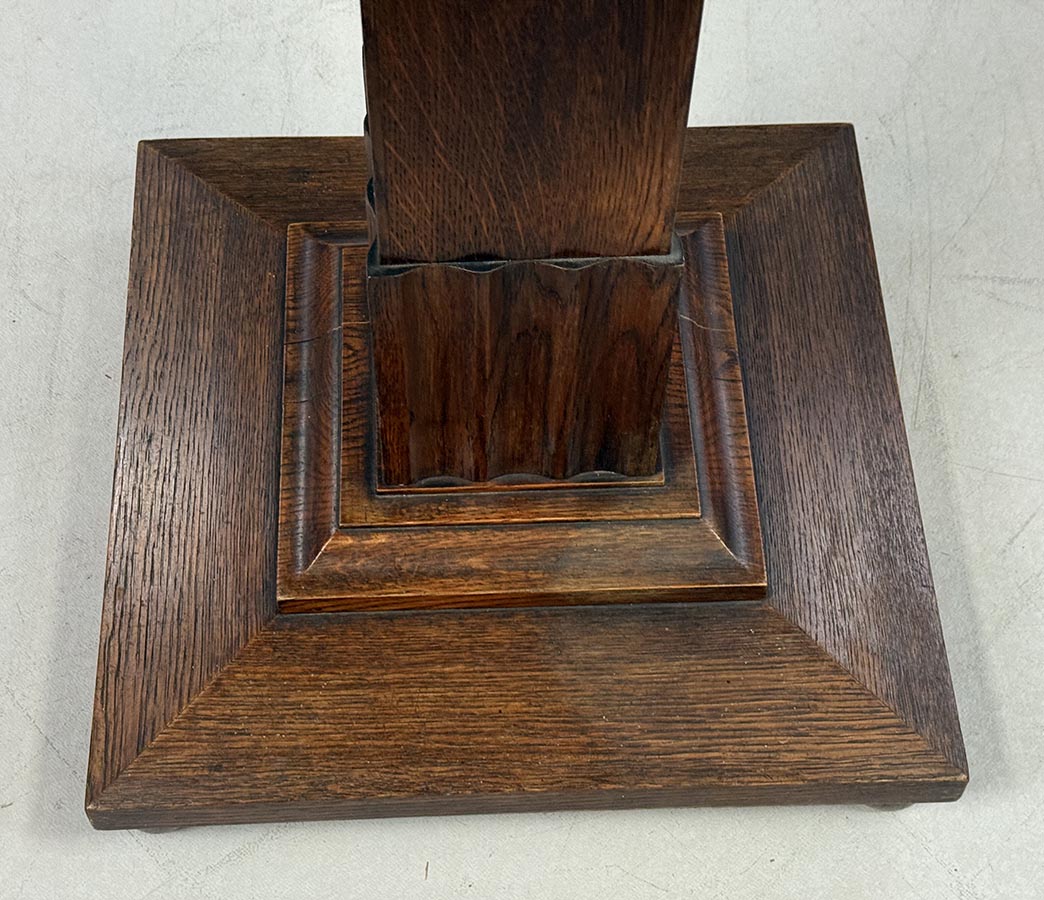 Stolek kulaty-detail