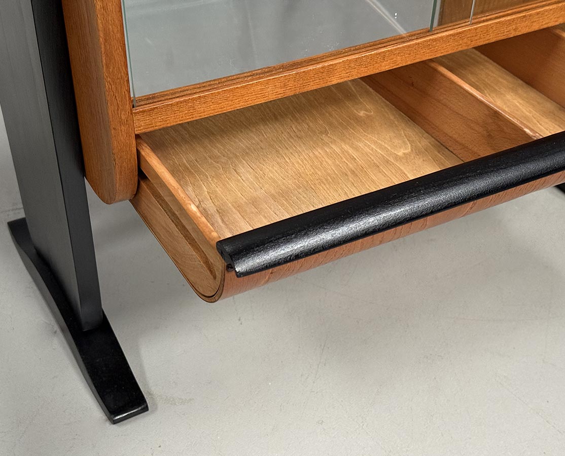 Barobvy stolek J.Halabala-detail4