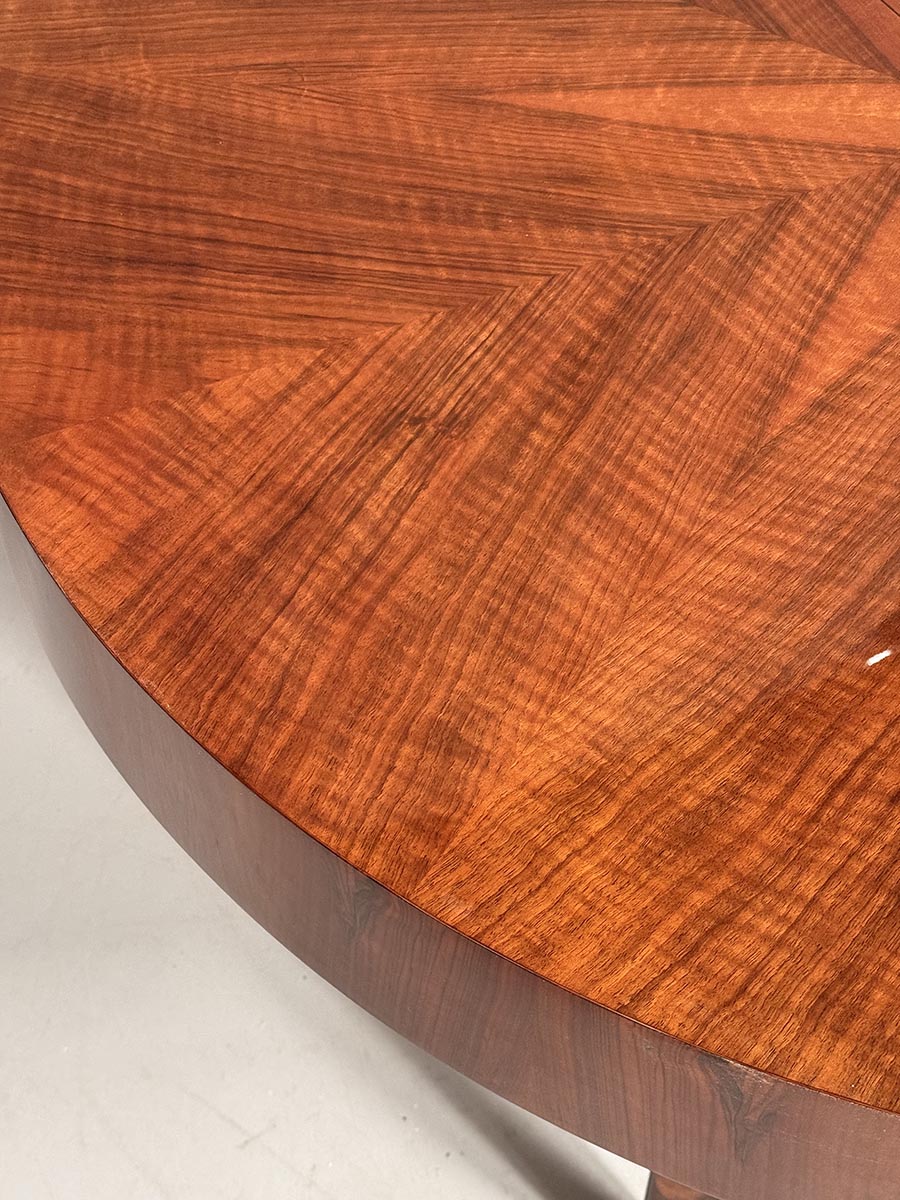 Jidelni kulaty stul J. Halabala-detail4