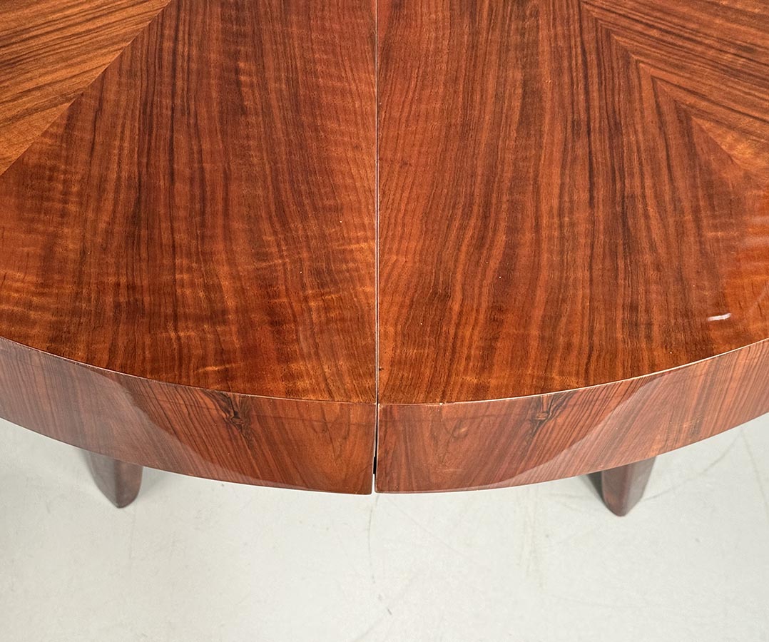 Jidelni kulaty stul J. Halabala-detail7