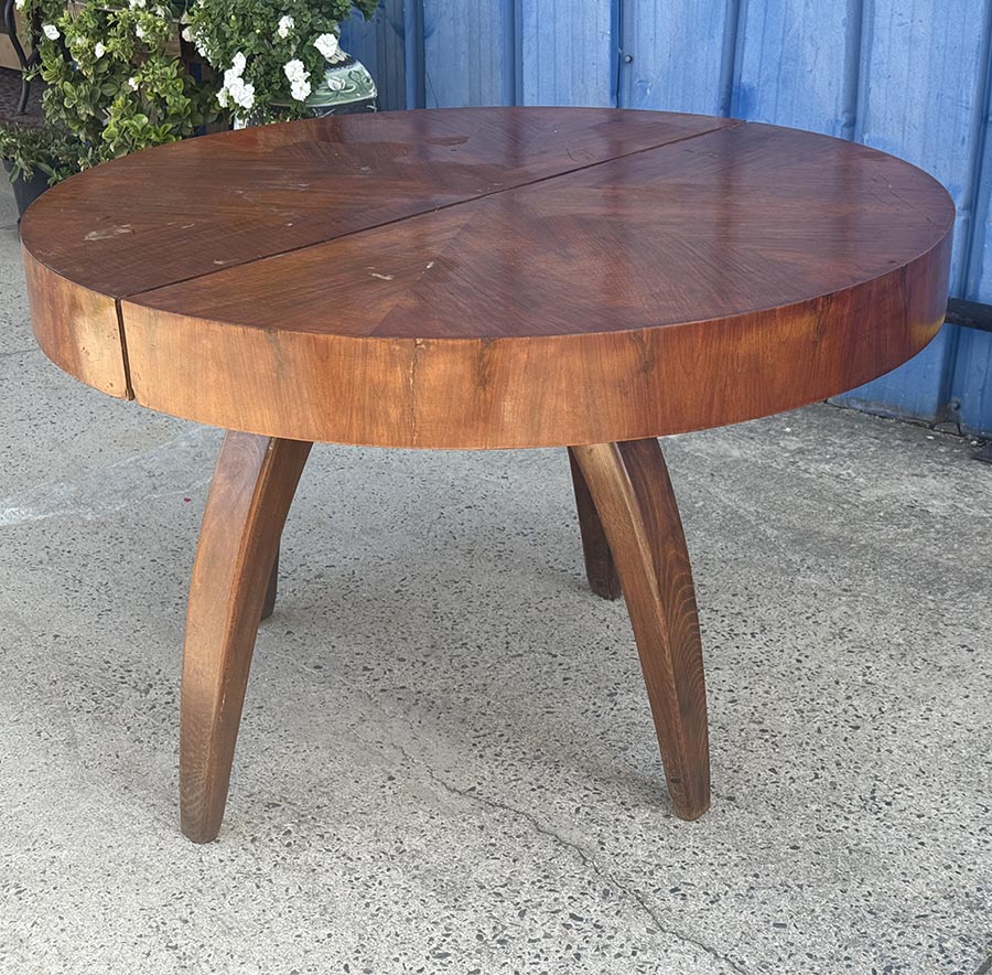 Jidelni kulaty stul původ. J. Halabala-detail20