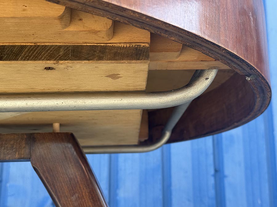 Jidelni kulaty stul původ.4 J. Halabala-detail20