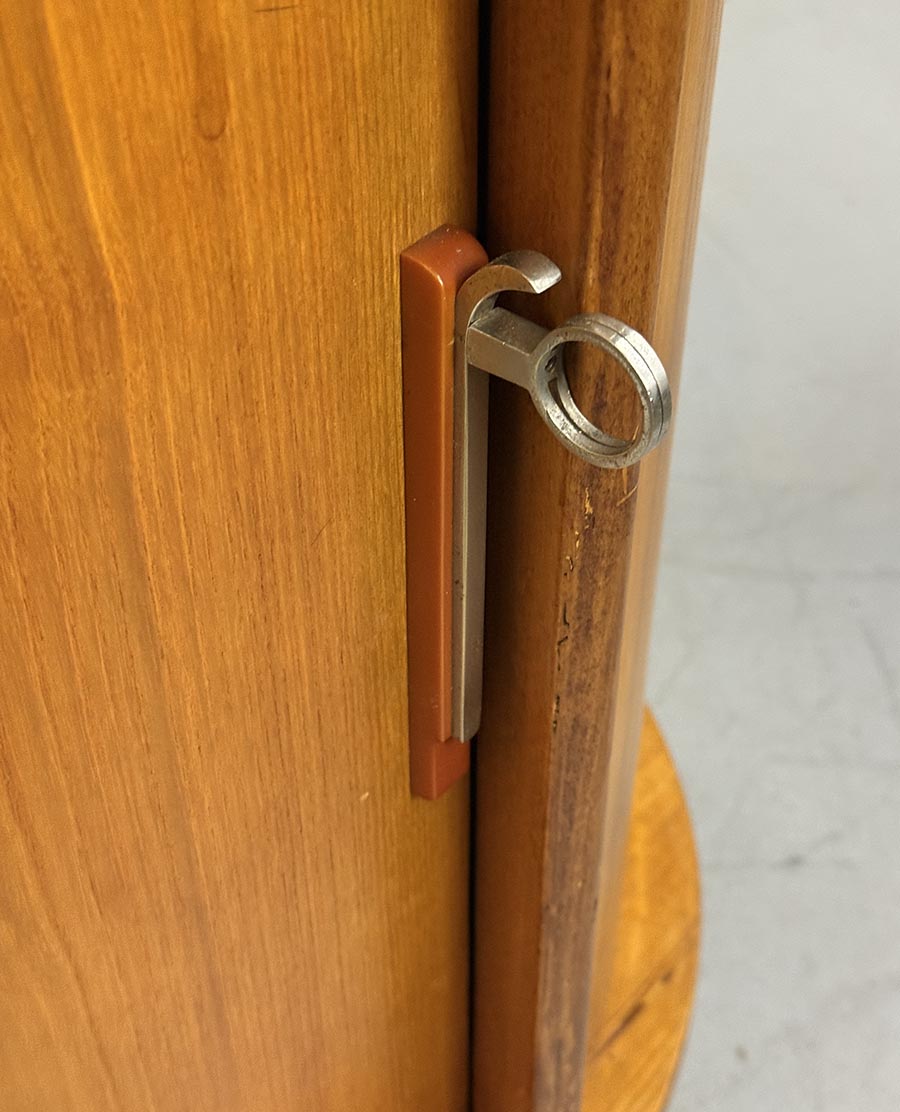 Barovy stolek-detail2- T 8345