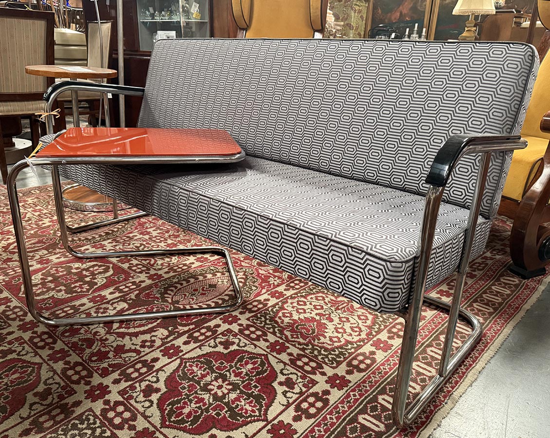 Chromovy gaučový stolek-detail5- T 8510