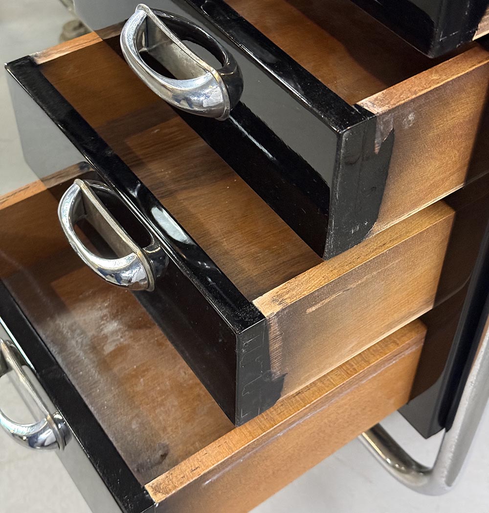 Psací stůl s křesílkem-detail10