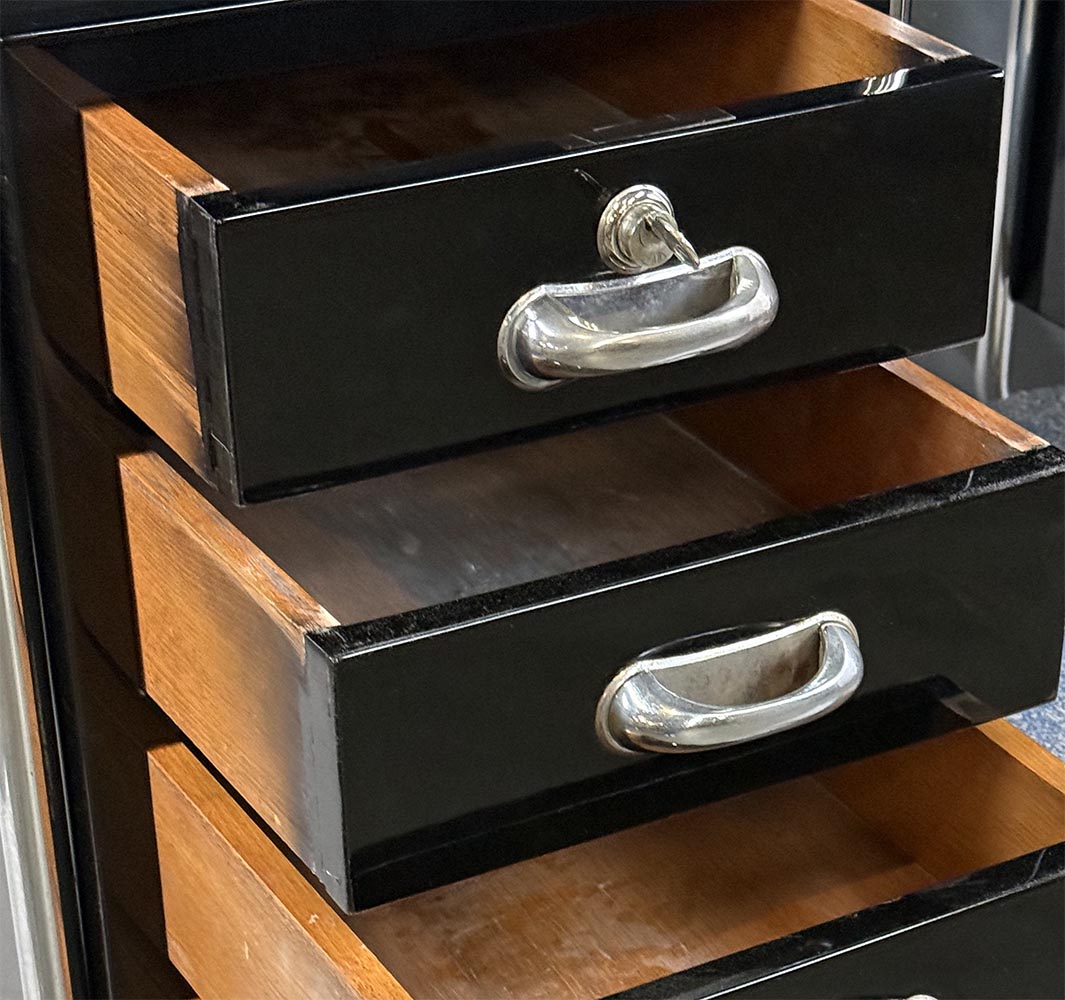 Psací stůl s křesílkem-detail12