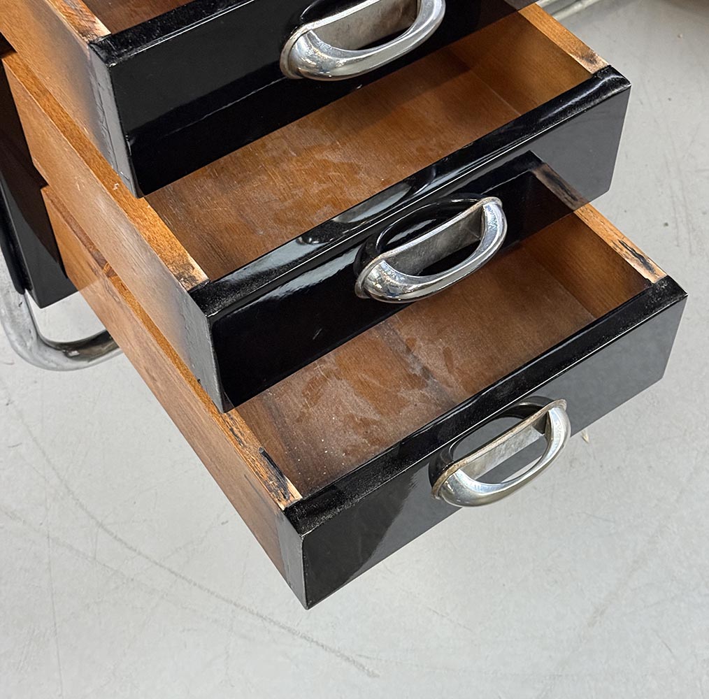 Psací stůl s křesílkem-detail9