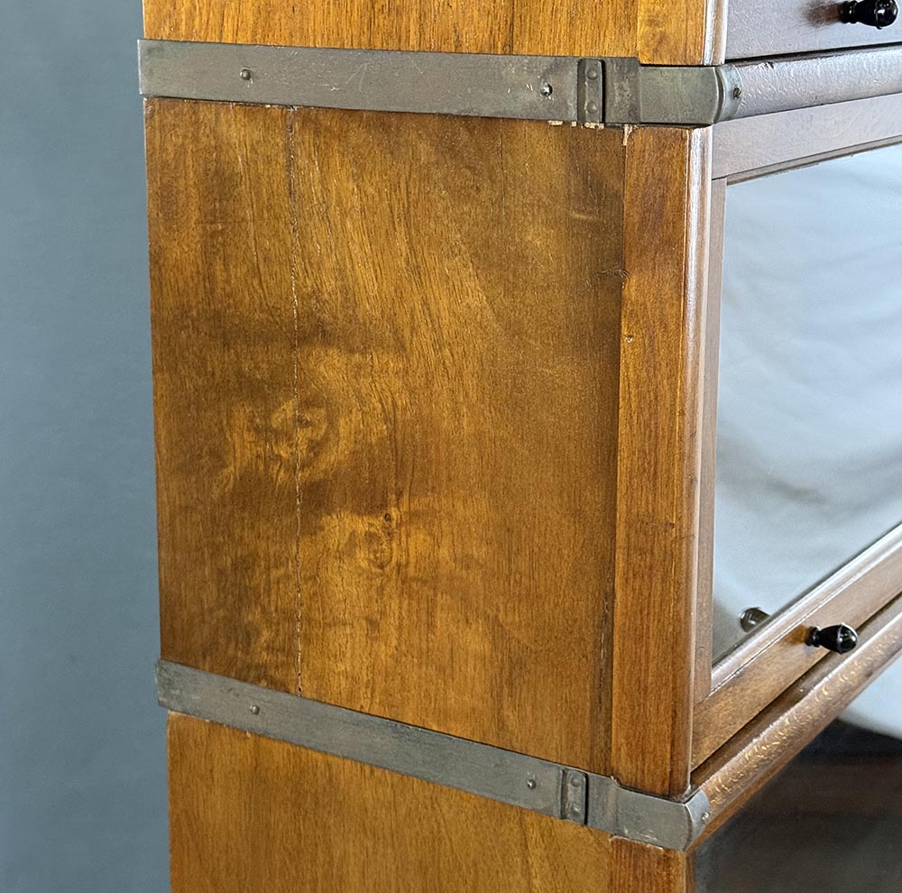 Americká knihovna-detail3- T 8851