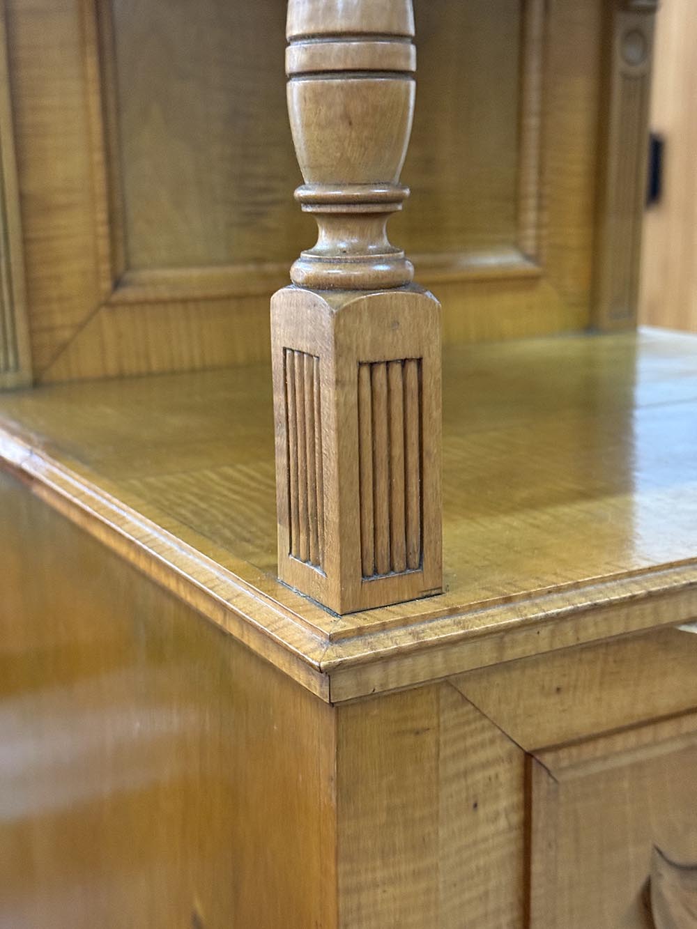 Secesní skříňka -detail5-T 8985