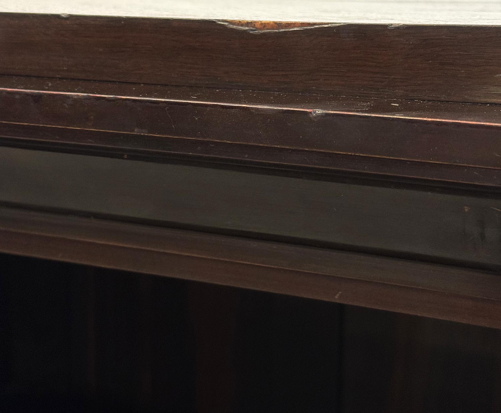 Knihovna-detail12-T 7908