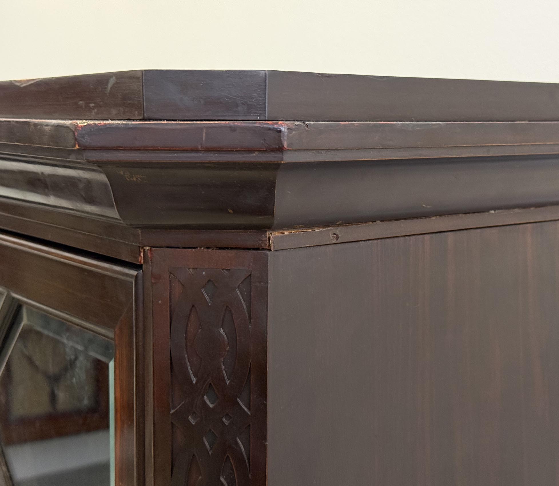 Knihovna-detail5 T 7908