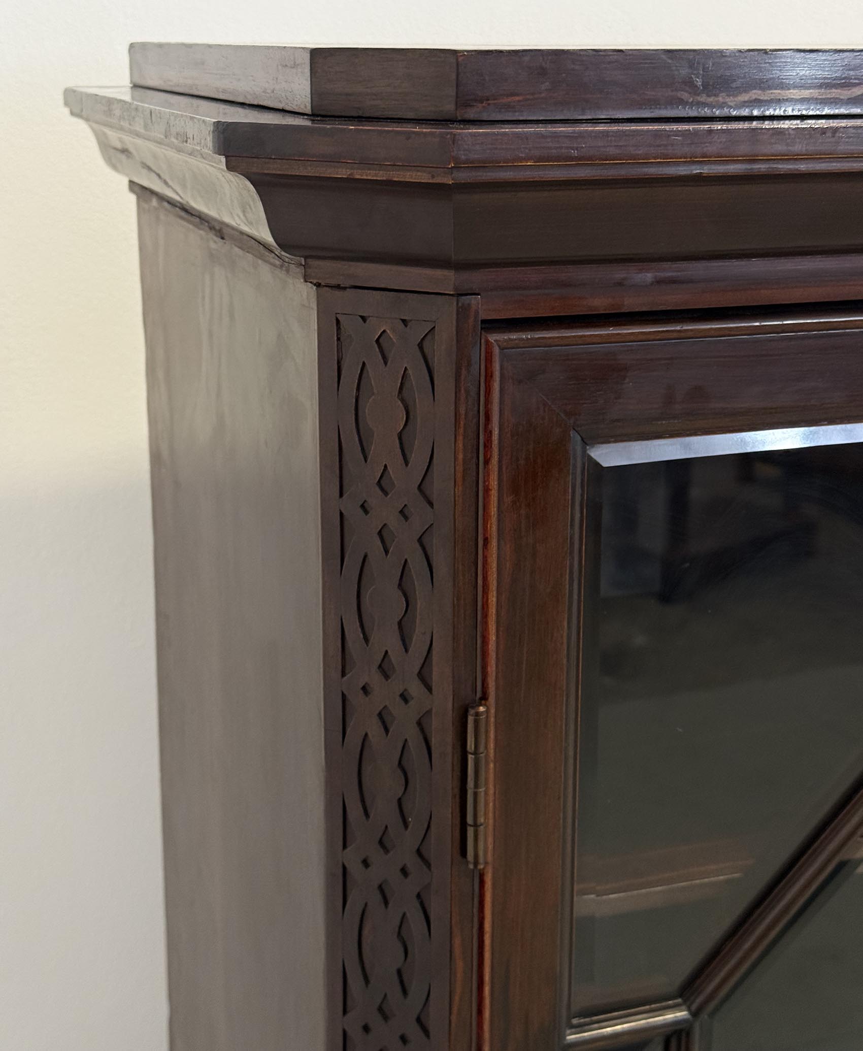 Knihovna-detail7-T 7908